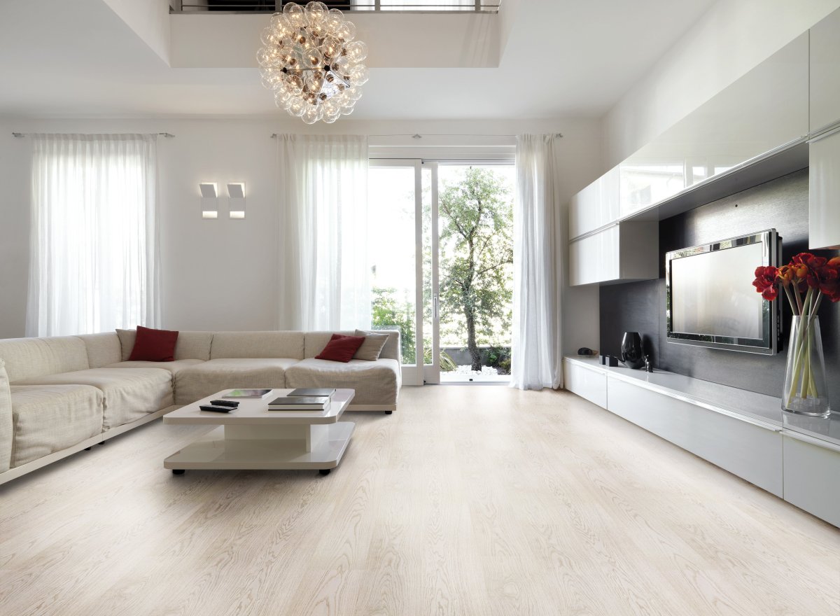 Интерьер со светлыми полами