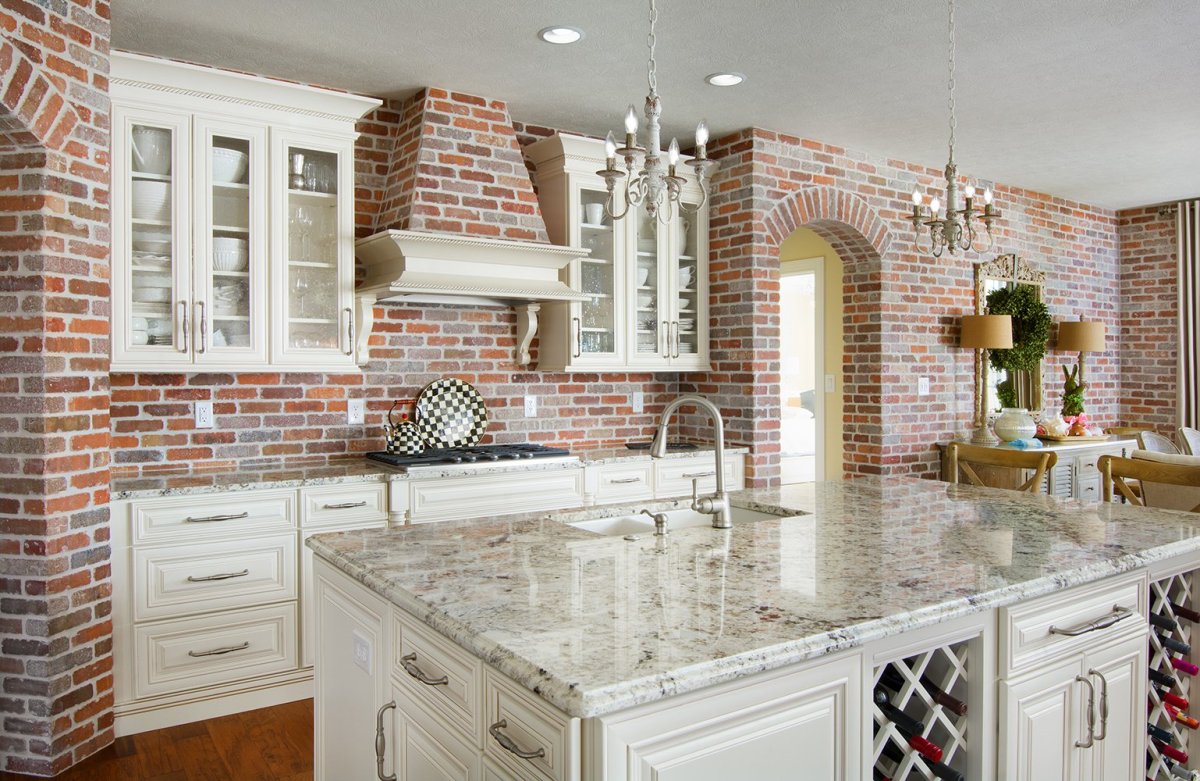 Кирпичная стена на кухне