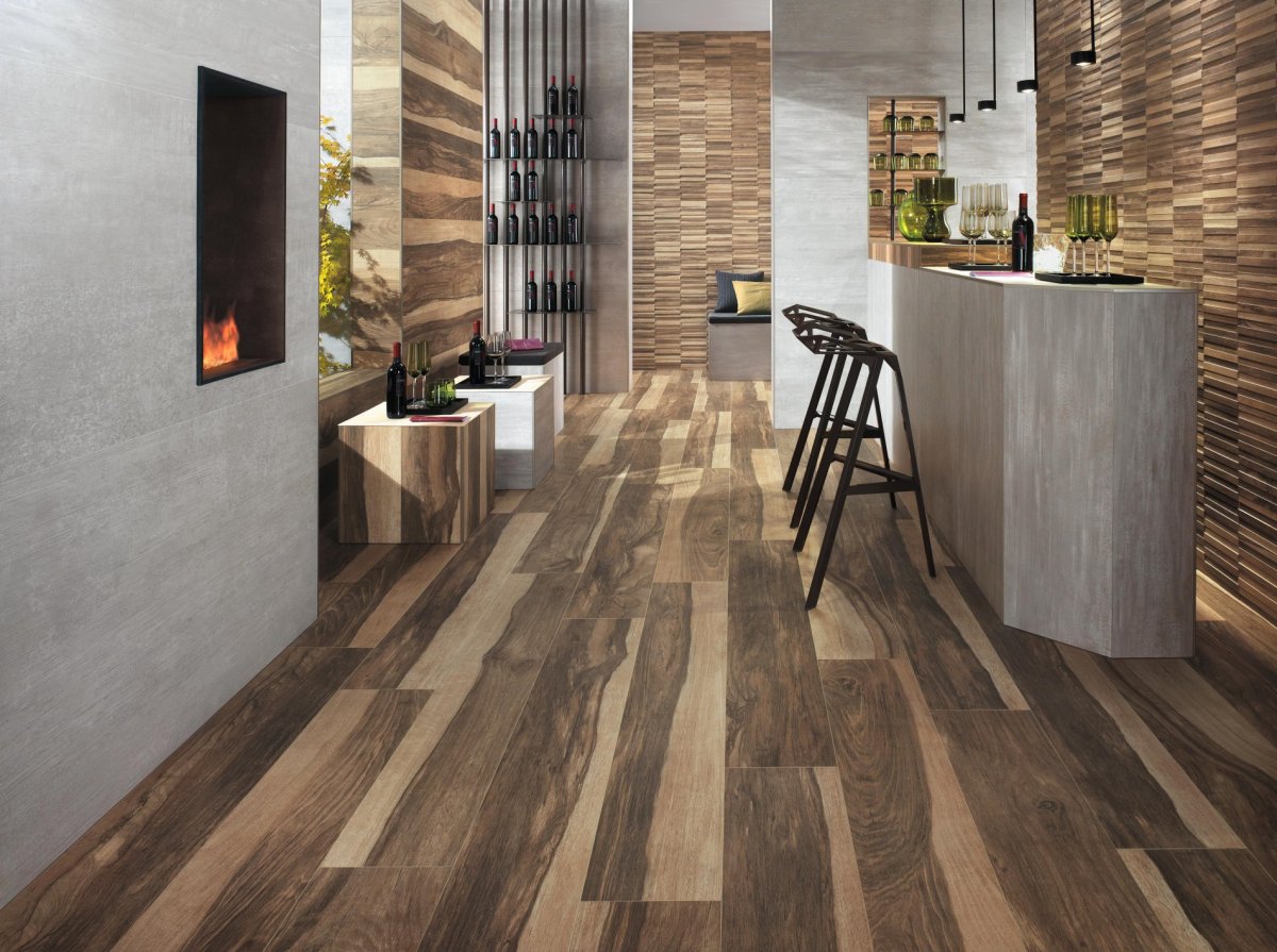 Камень в гостиной с камином