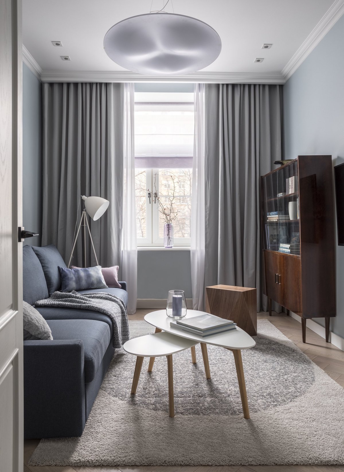 Гостиная 14 кв м в серых тонах