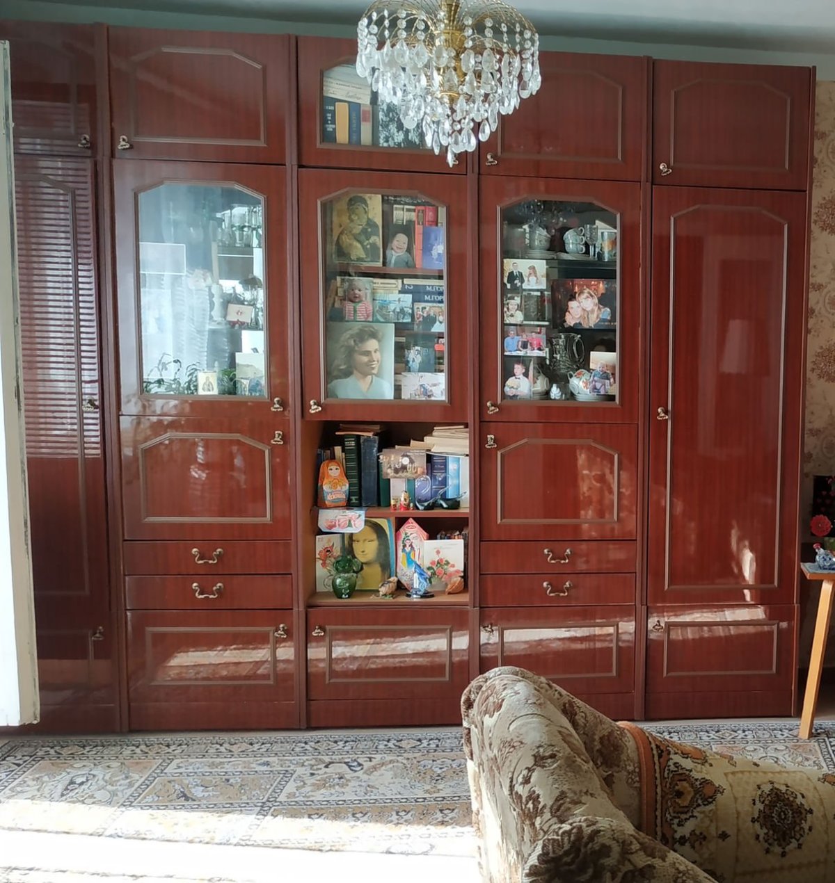 Советская стенка в современном интерьере