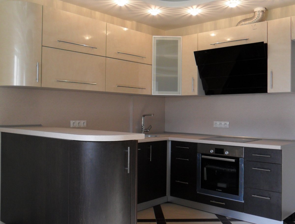 Кухня в бежевых тонах