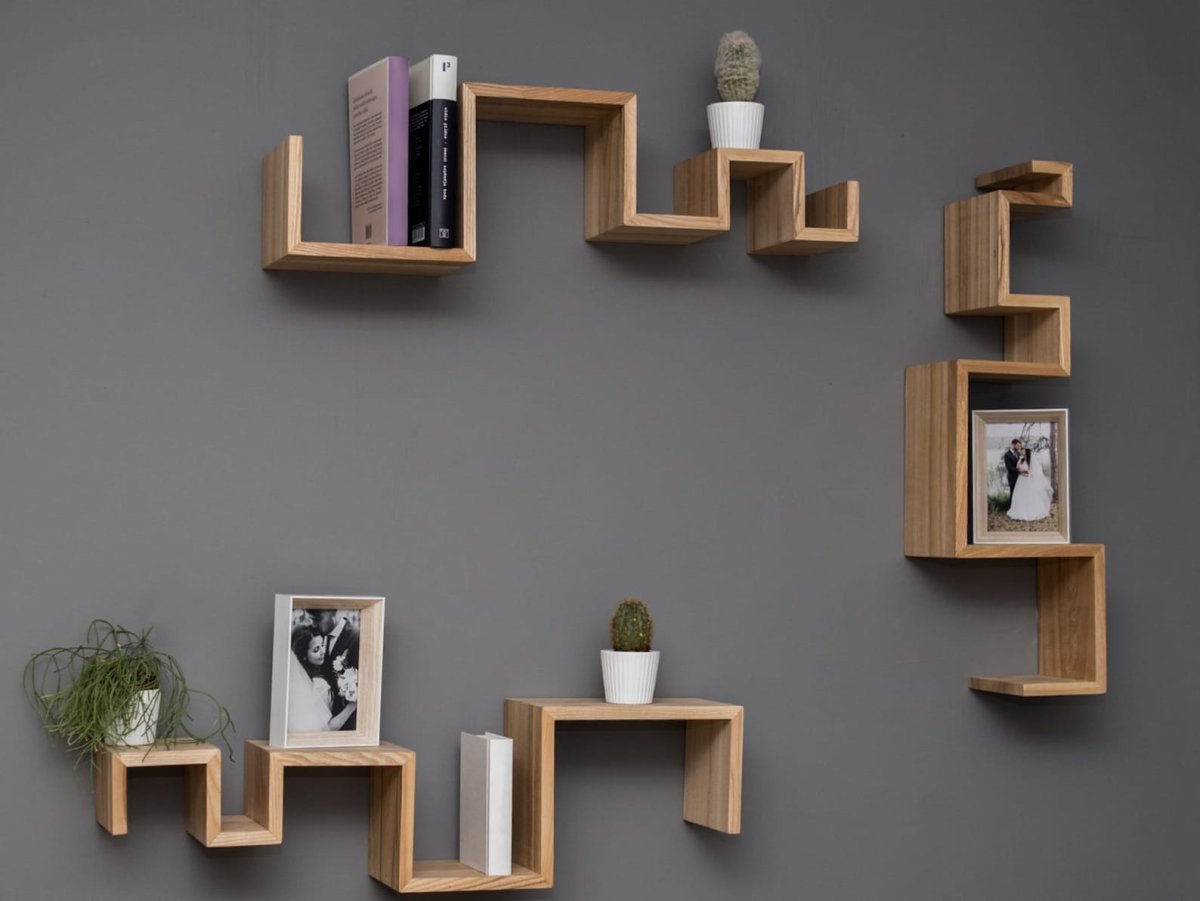 Узкие полки в интерьере