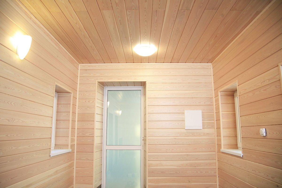 Обшить деревенский дом изнутри имитацией бревна