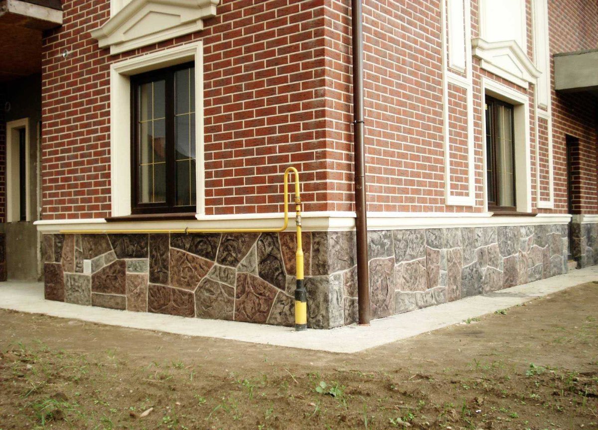 Облицовка цоколя панелями