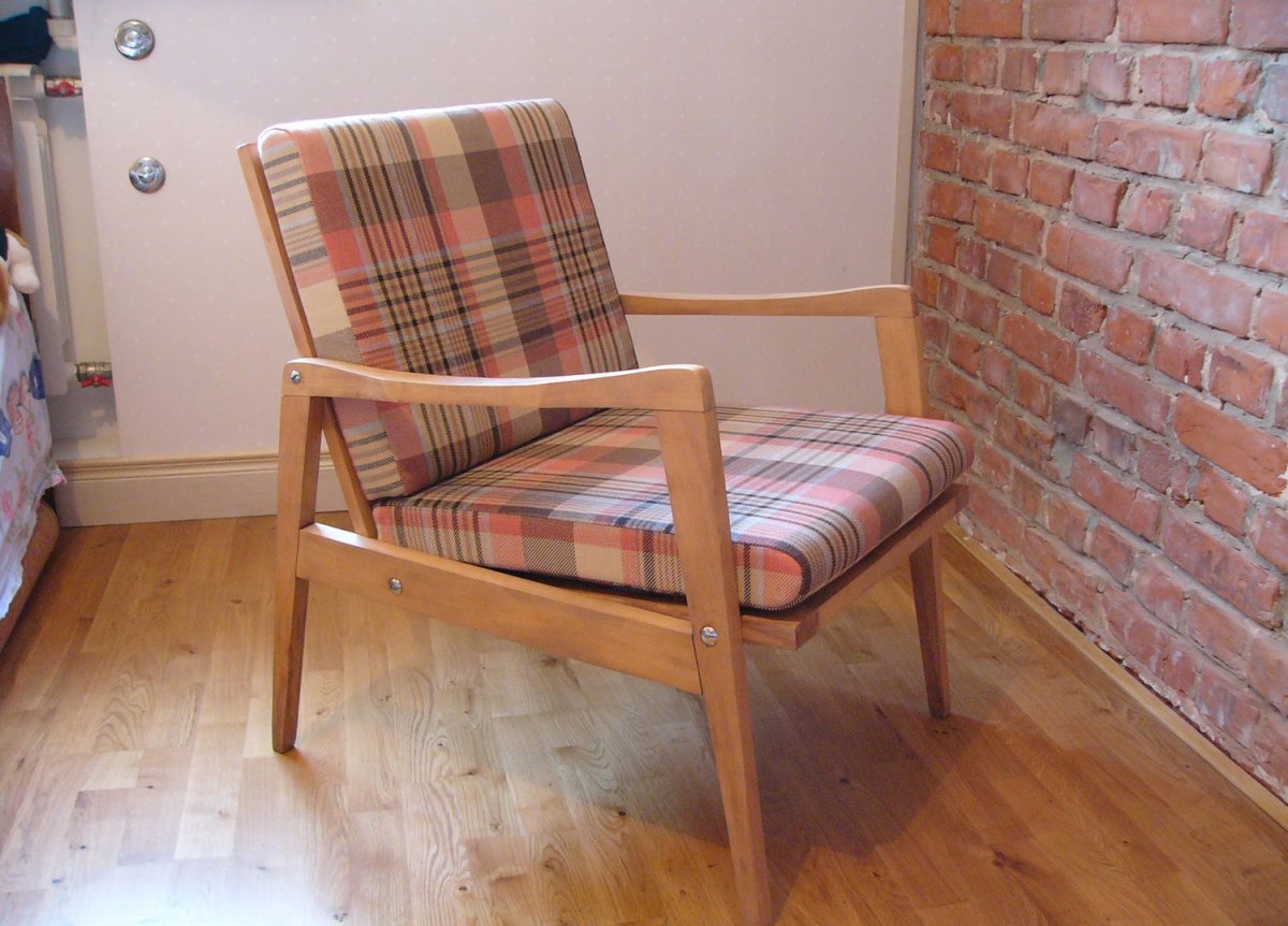 Кресло-кровать советское с деревянными подлокотниками