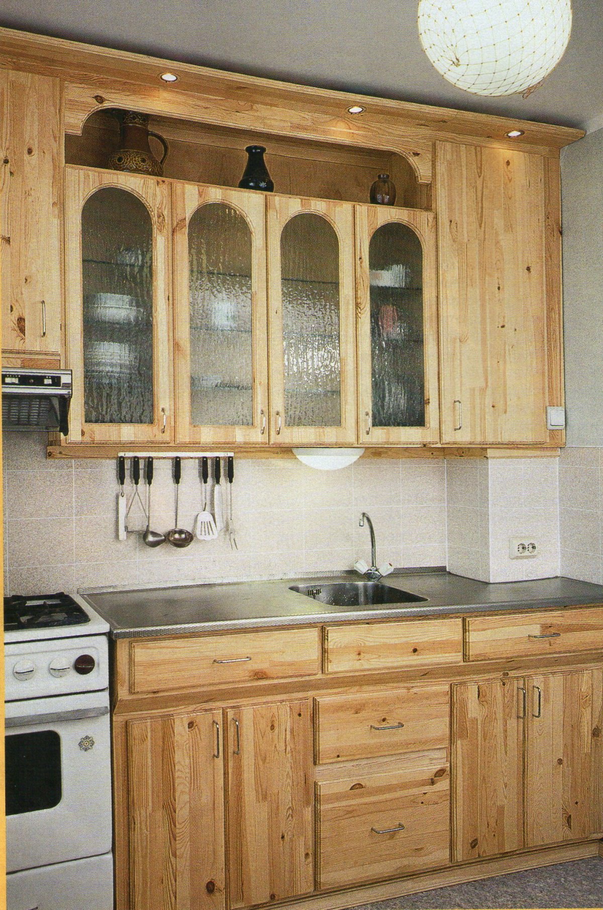 Кухонные гарнитуры из дерева