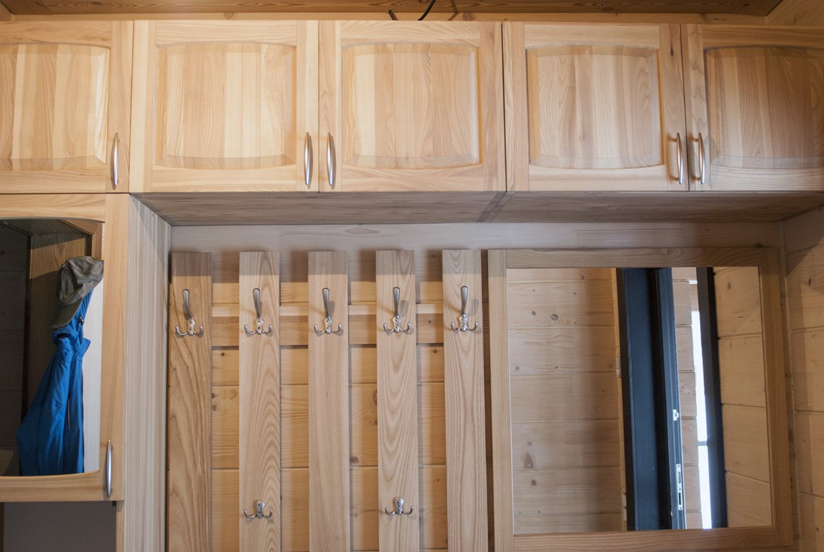 Прихожая из мебельных щитов