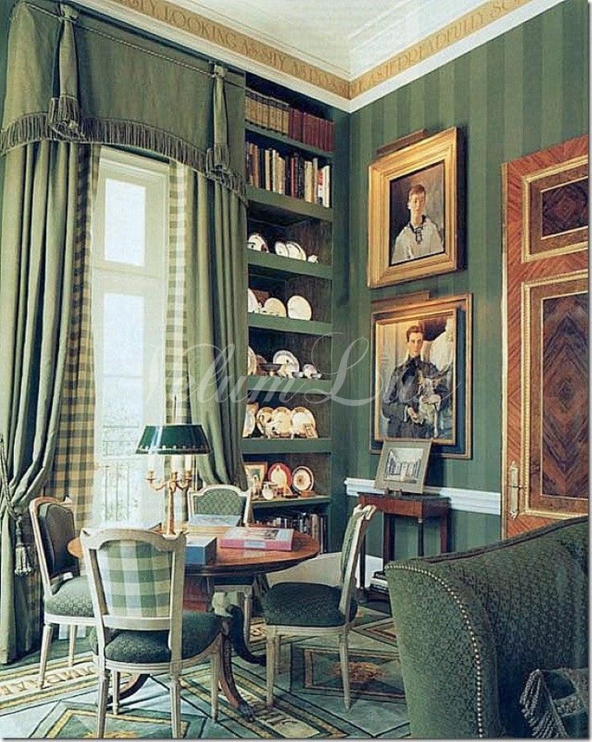 Шторы и подушки в одном стиле