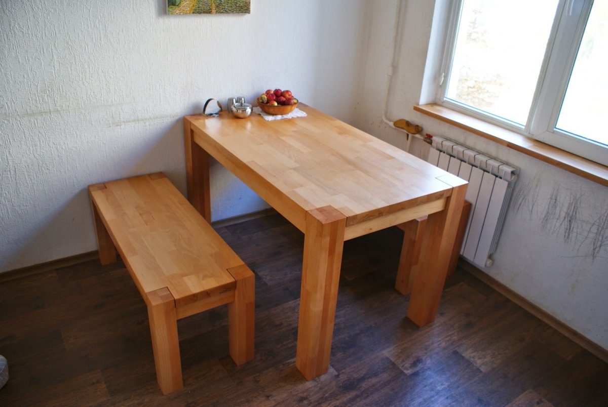 Стол на кухню из мебельного щита