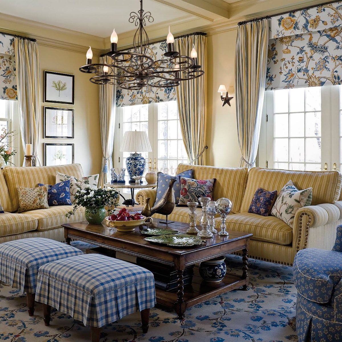 Винтажные цветы на ткани