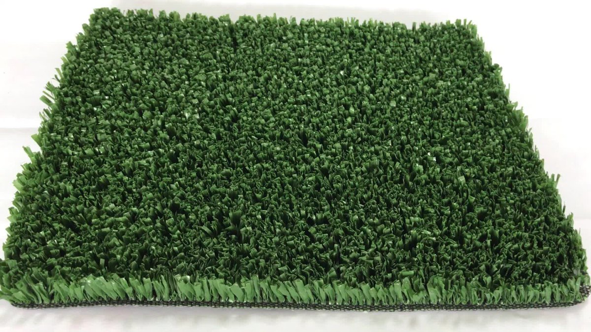 Коврик из искусственной травы в багажник автомобиля