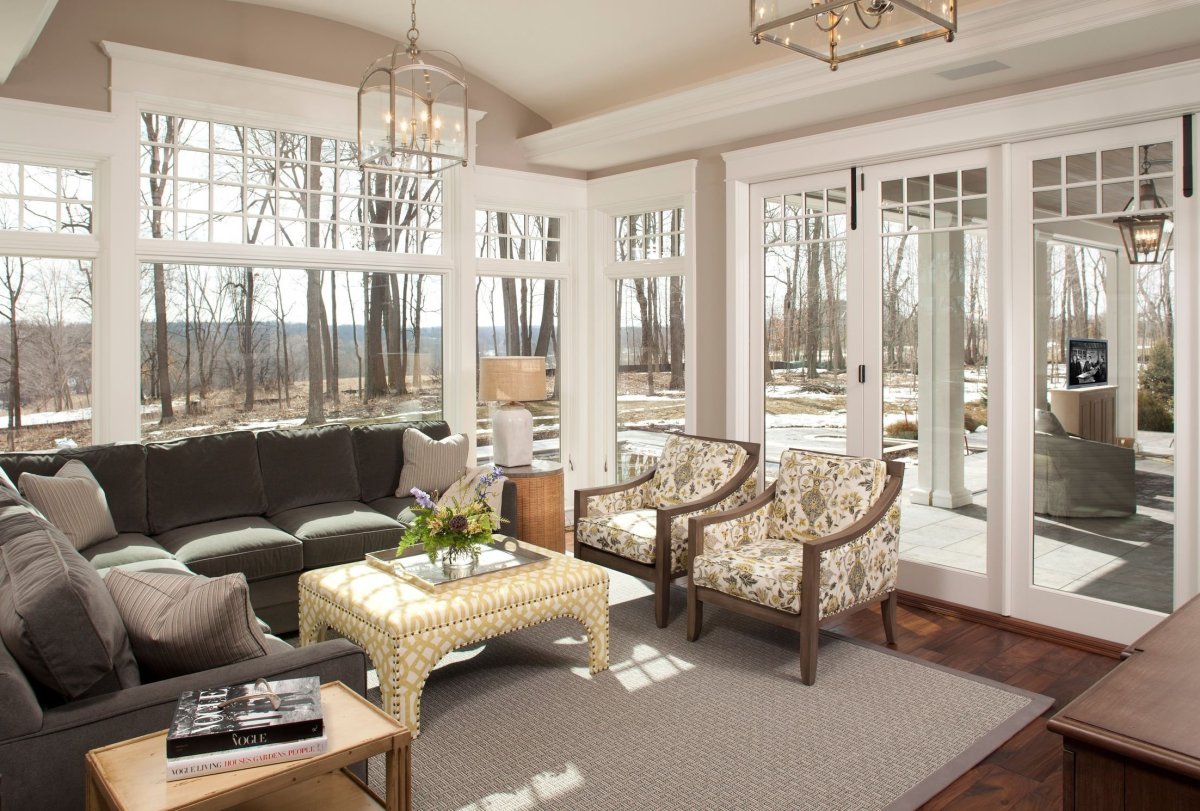 Большая гостиная с выходом на террасу