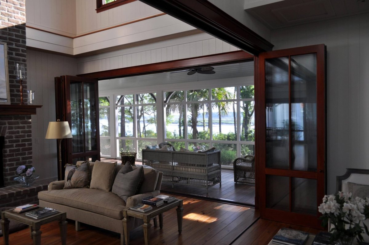 Шторы в интерьере загородного дома