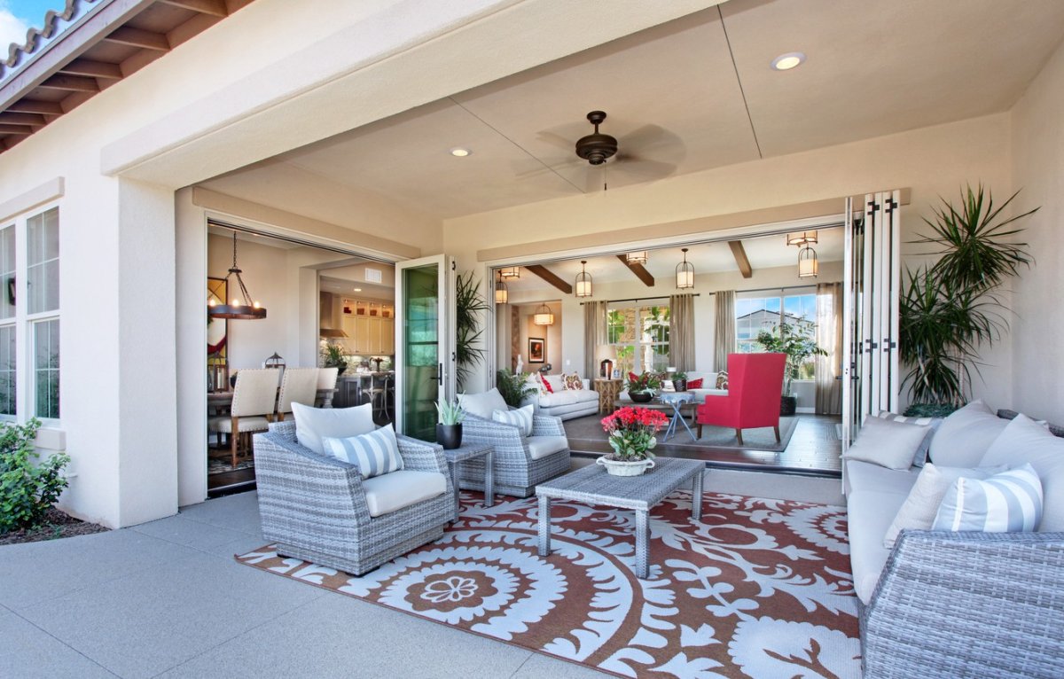 Гостиная с террасой в доме