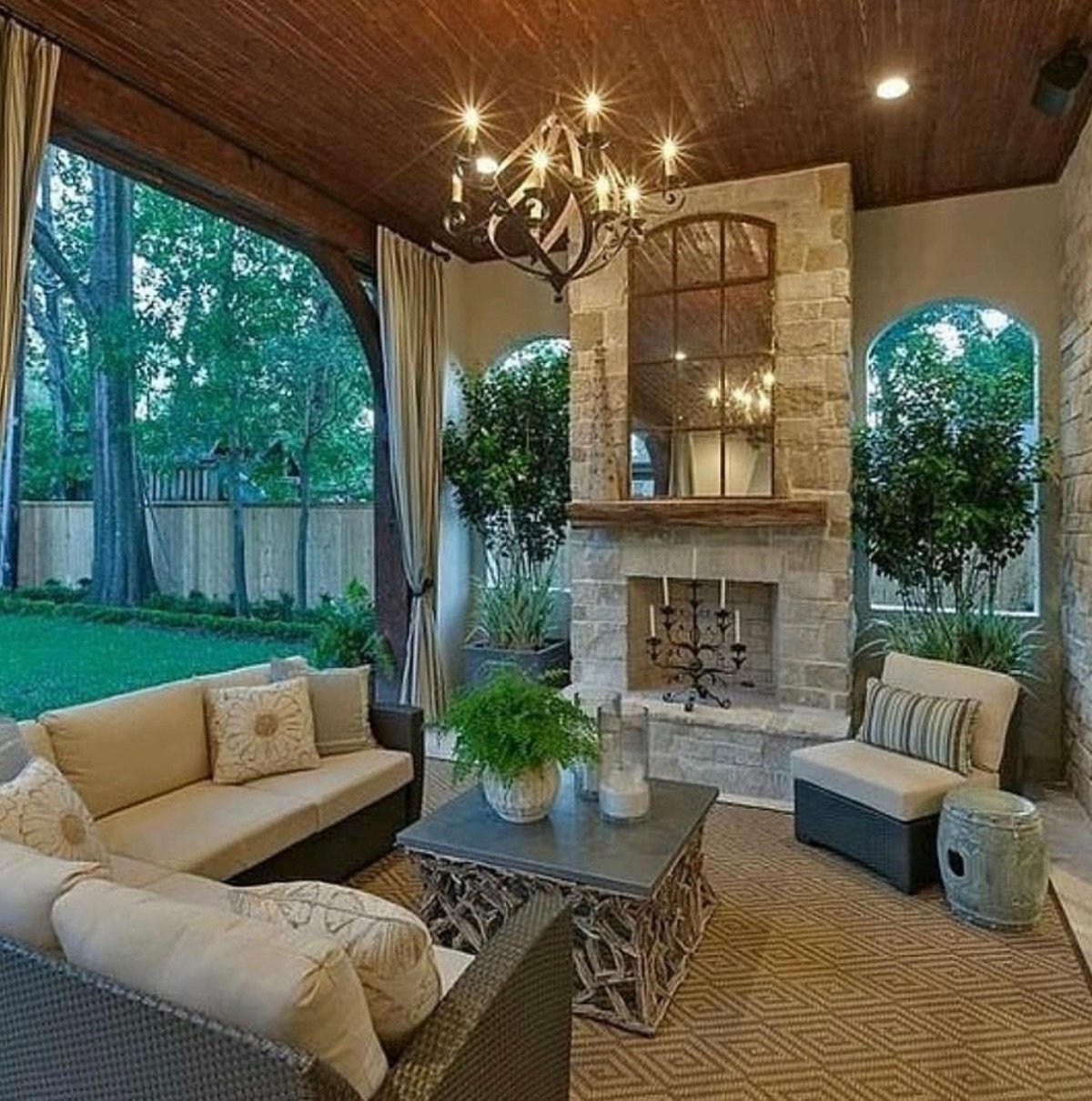 Гостиная с выходом на веранду