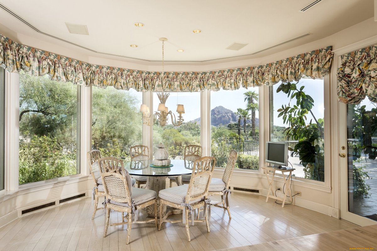 Выход в зал