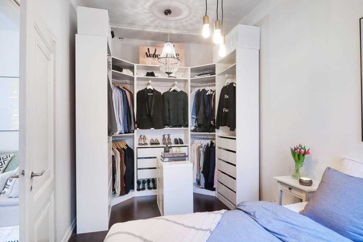 Маленькая спальня с гардеробной