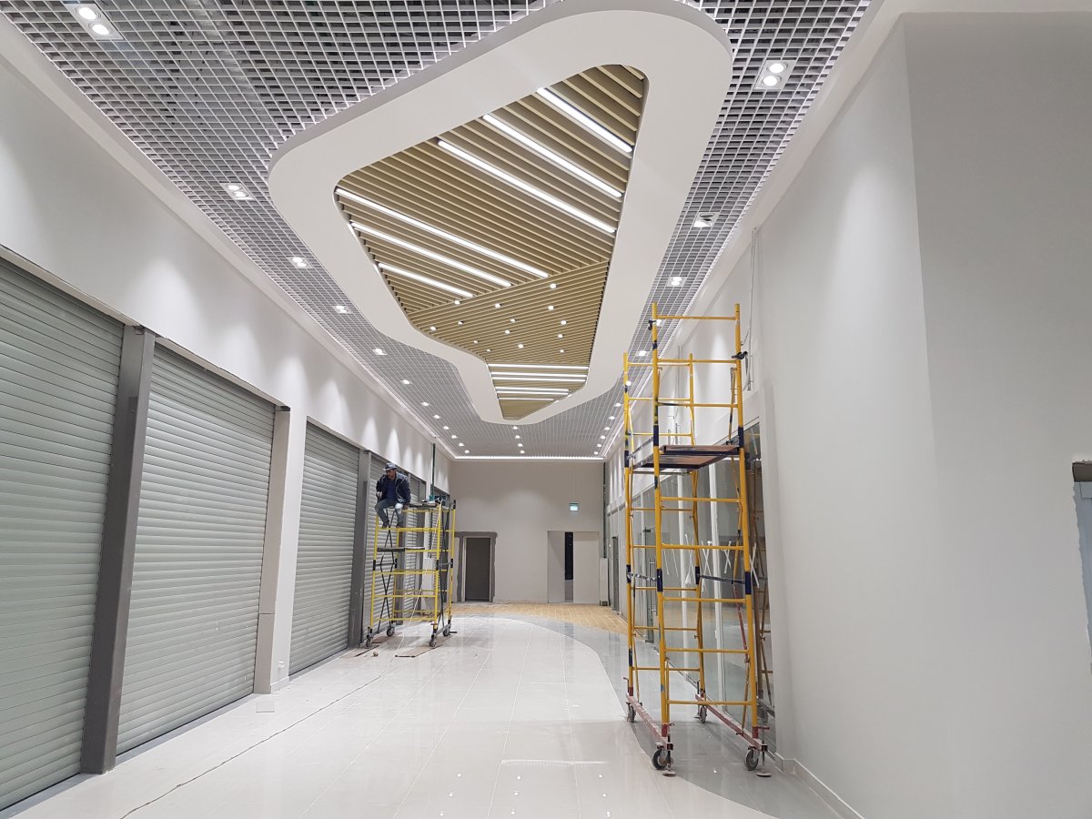 Световые линии в интерьере