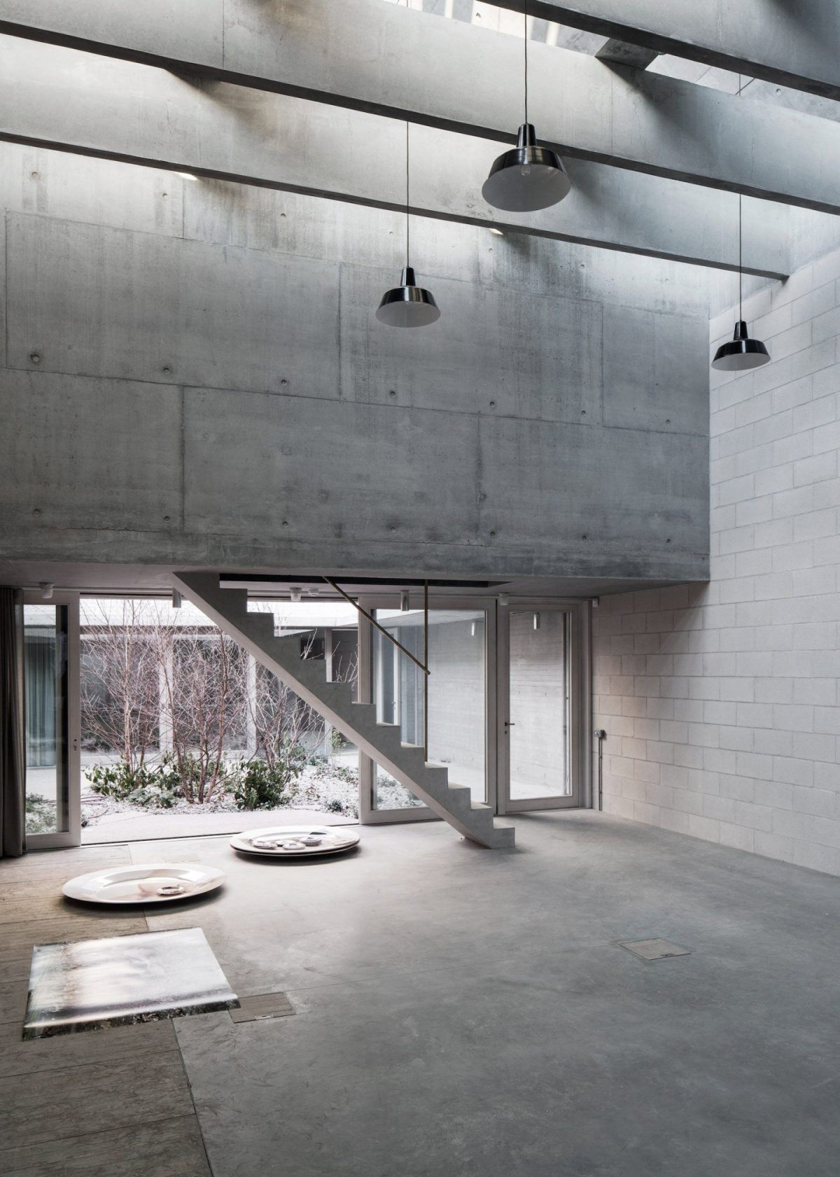 Бетонные стены в интерьере