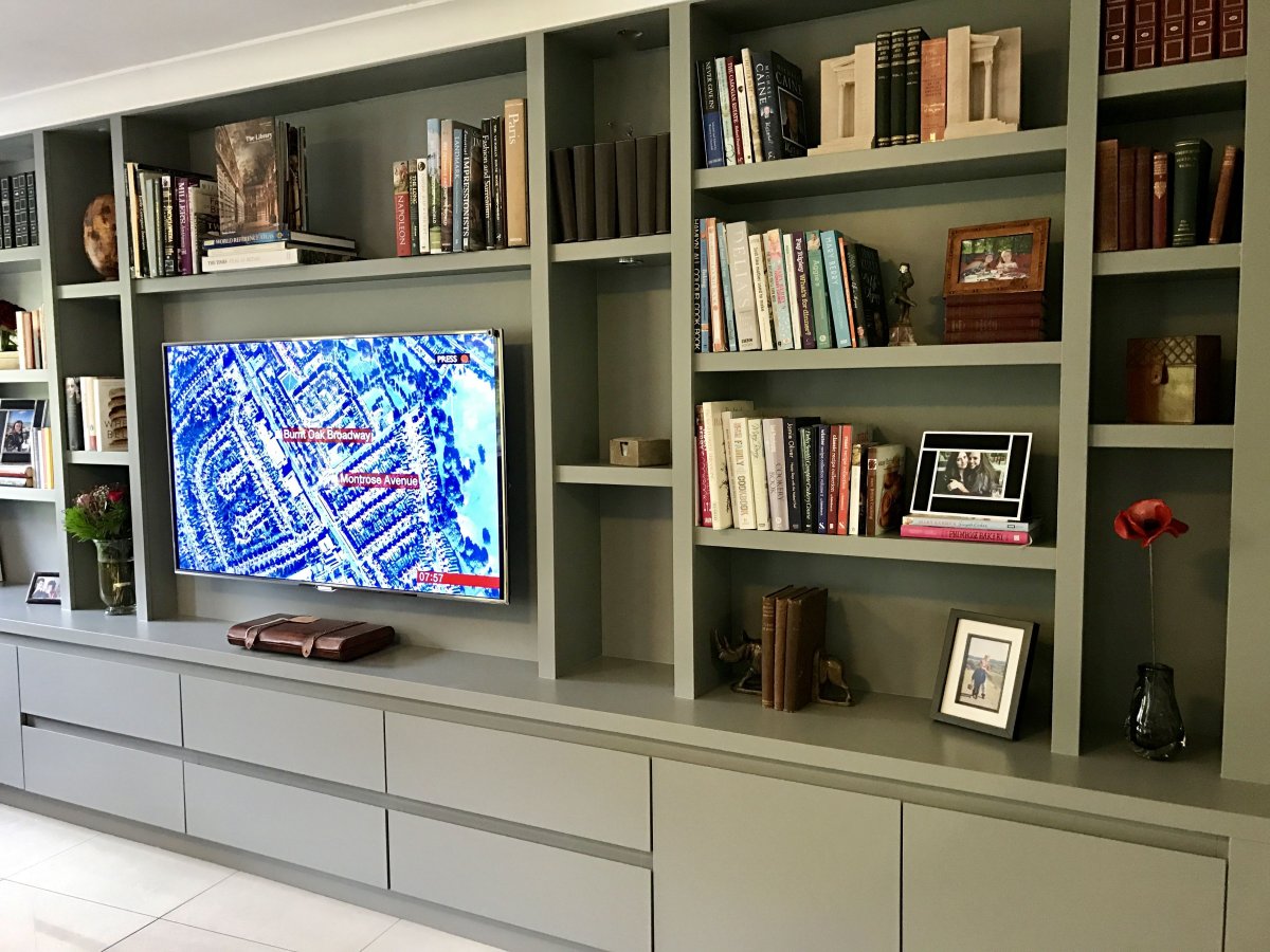 Книжный стилаж с теливизором