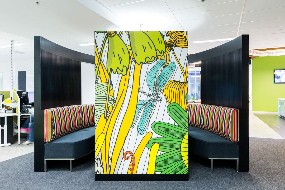 Геометрический узор на стене