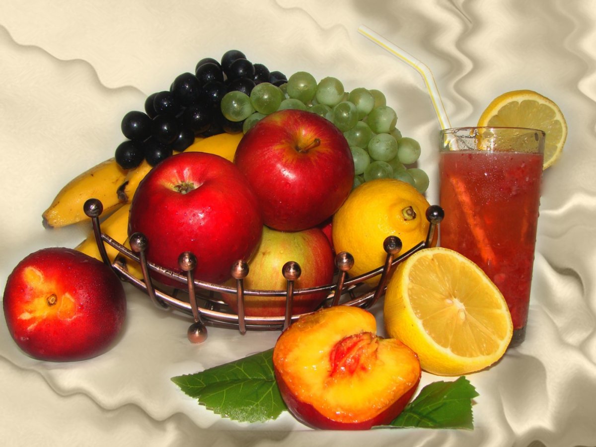 Натюрморт с виноградом и вином