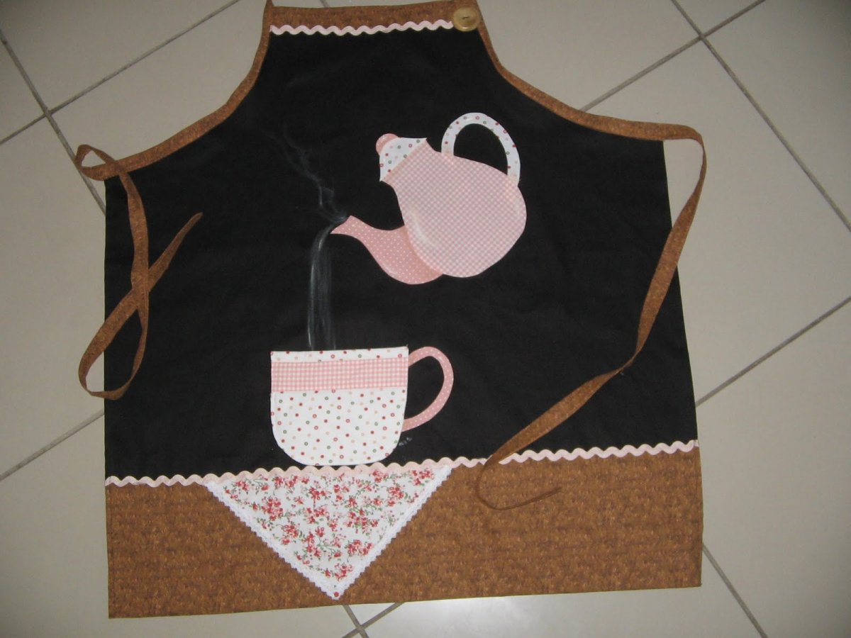 Красивые фартуки для кухни для женщин