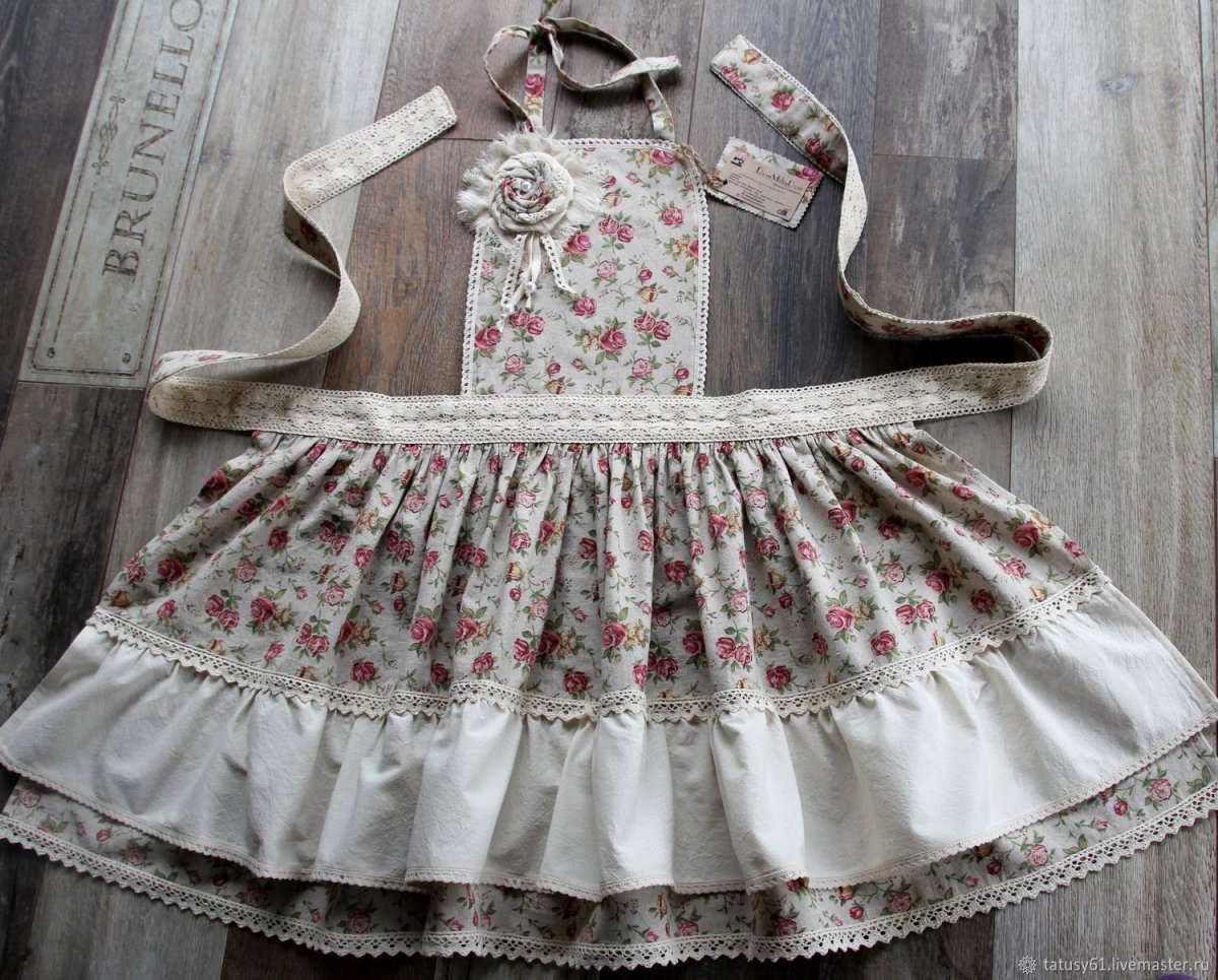 Прихватки и фартук шить в коричневом цвете