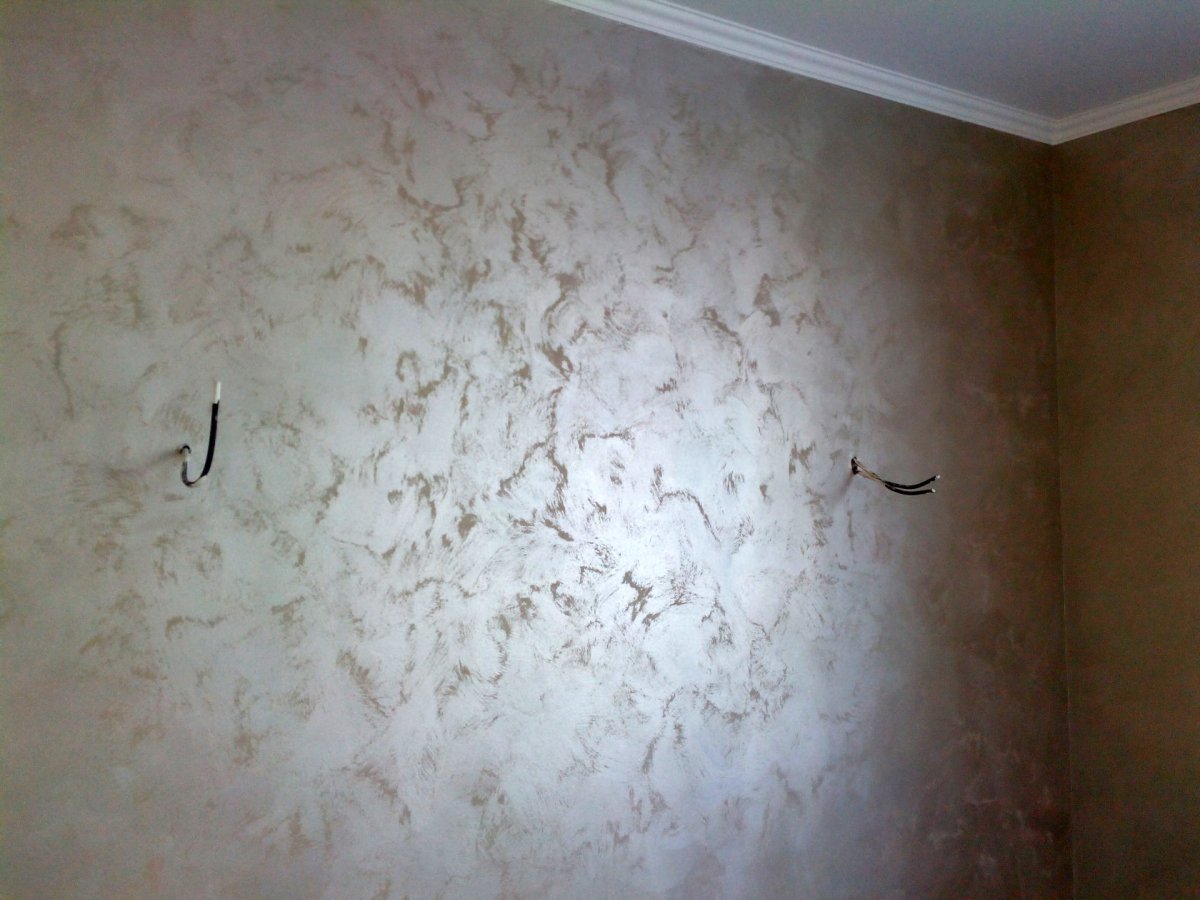 Песчаные вихри на стене в столовой