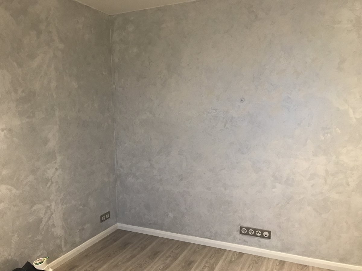 Покраска стен краской с песком