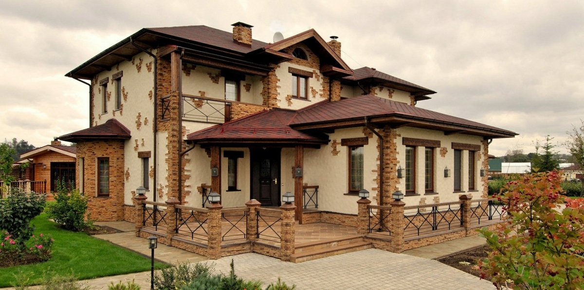 Красивый кирпичный фасад