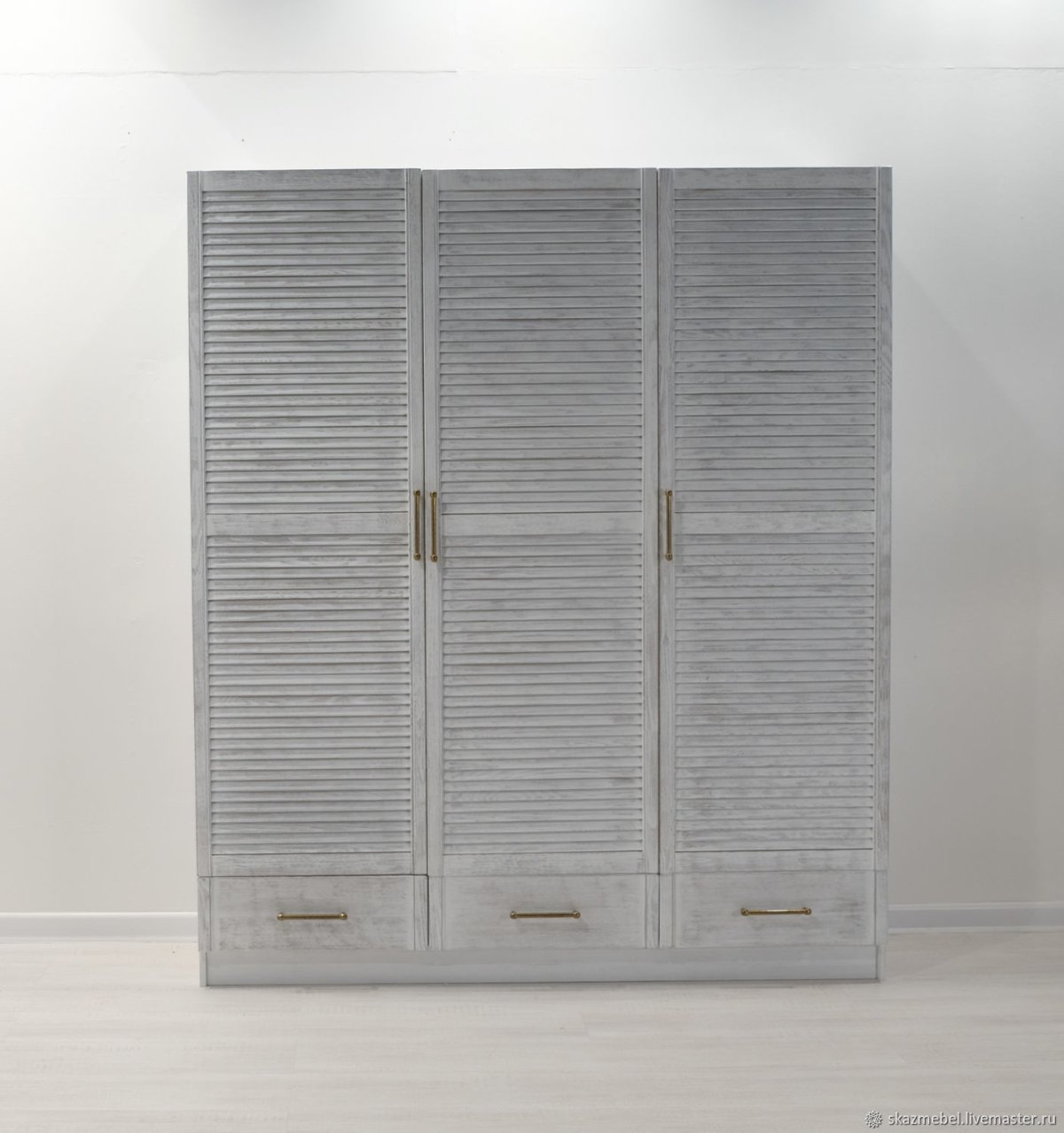 Шкаф с жалюзийными дверцами Прованс