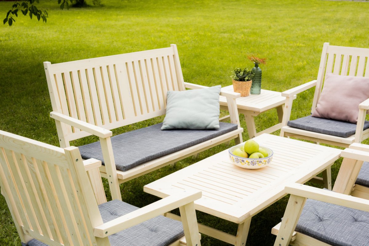 Скамья с подушками для кухни