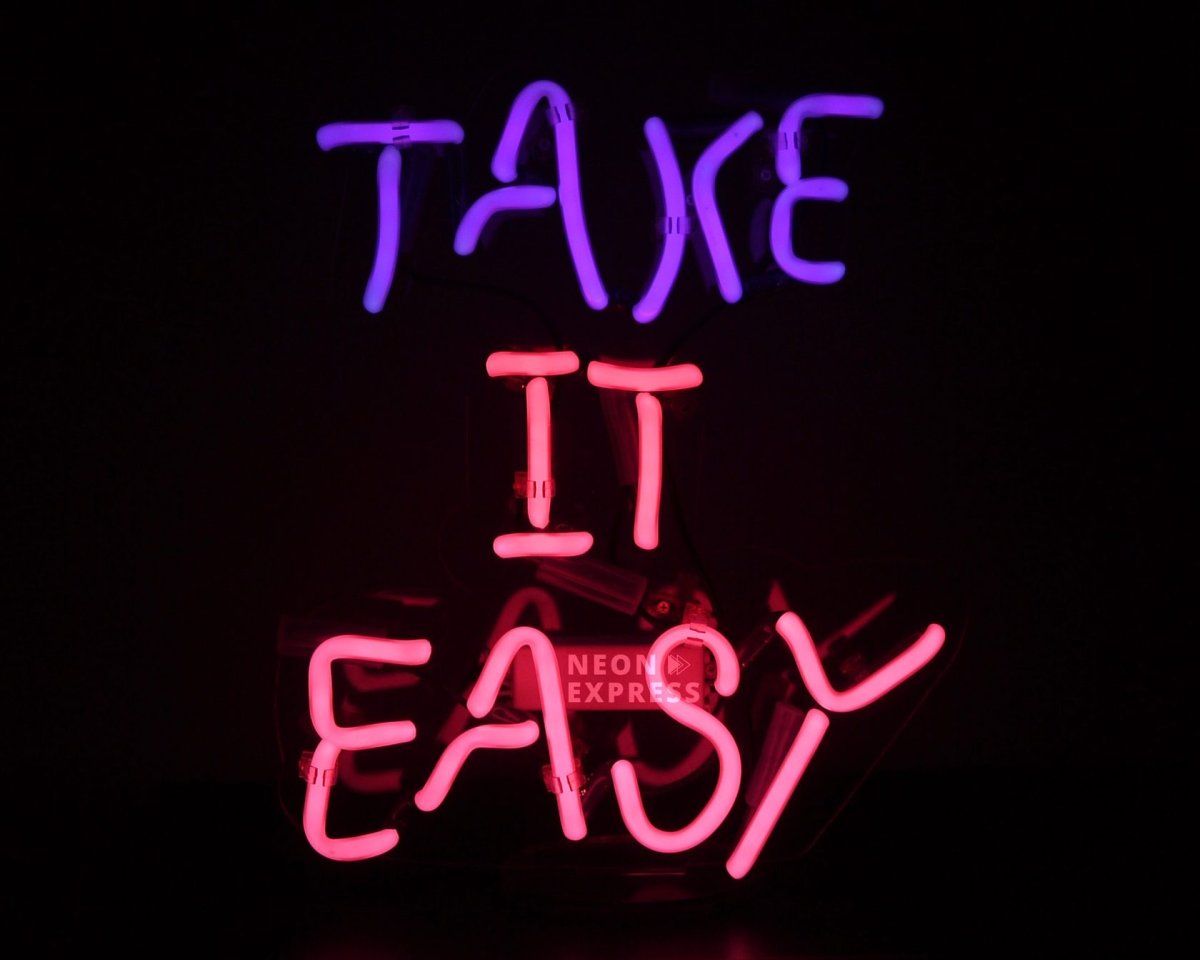 Светящийся логотип на подставке