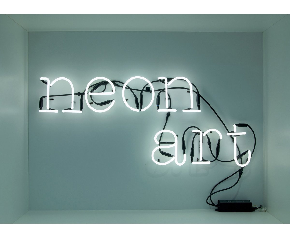 Неоновые надписи на стену
