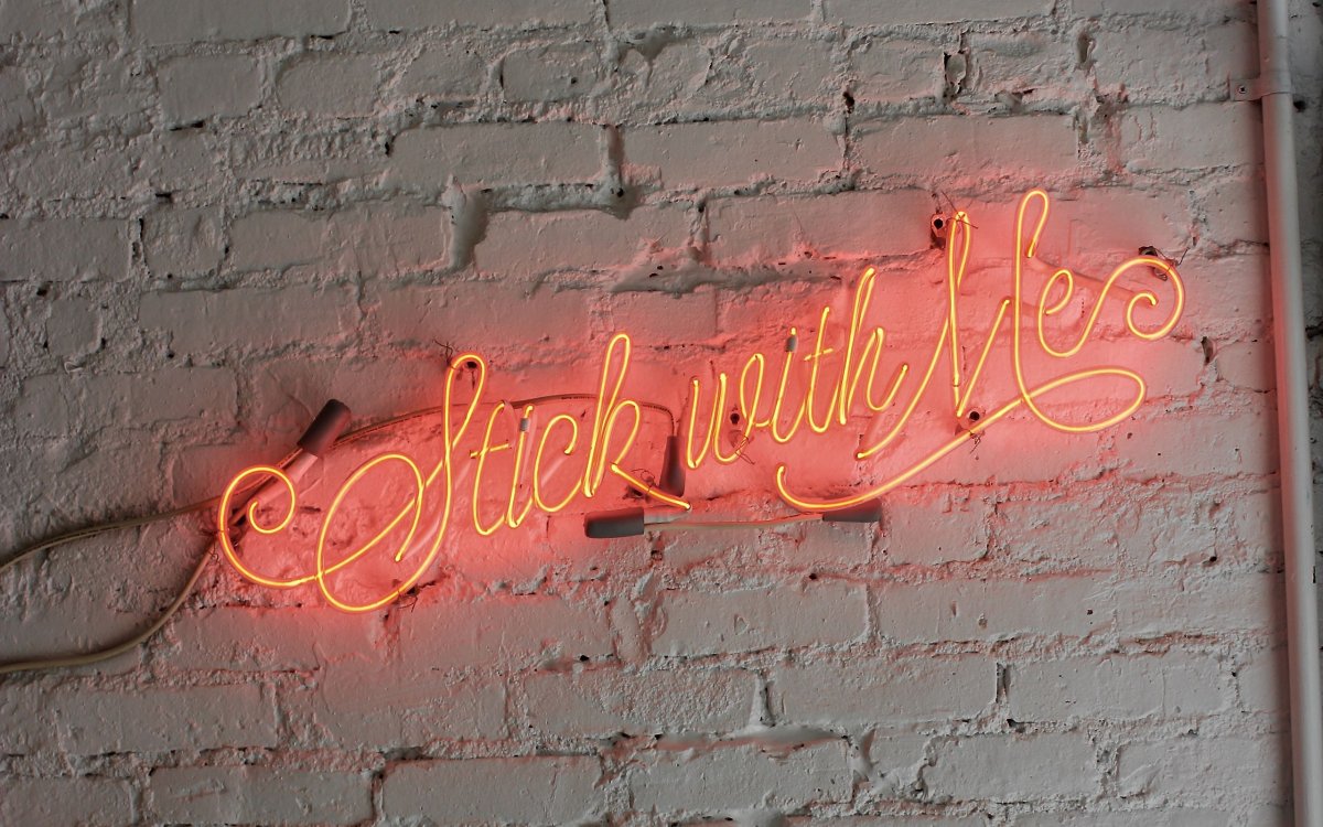 Неоновые надписи на стену