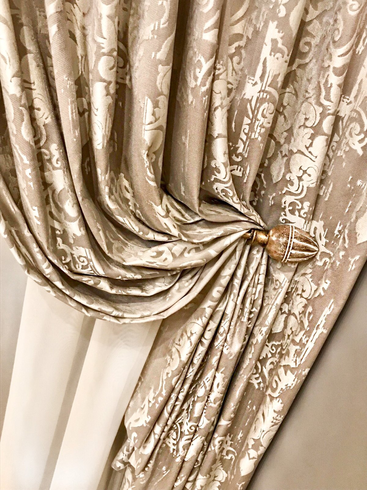 Драпировка портьерной ткани