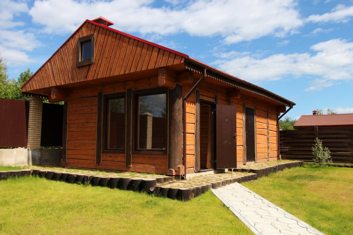 Декор фасада деревом