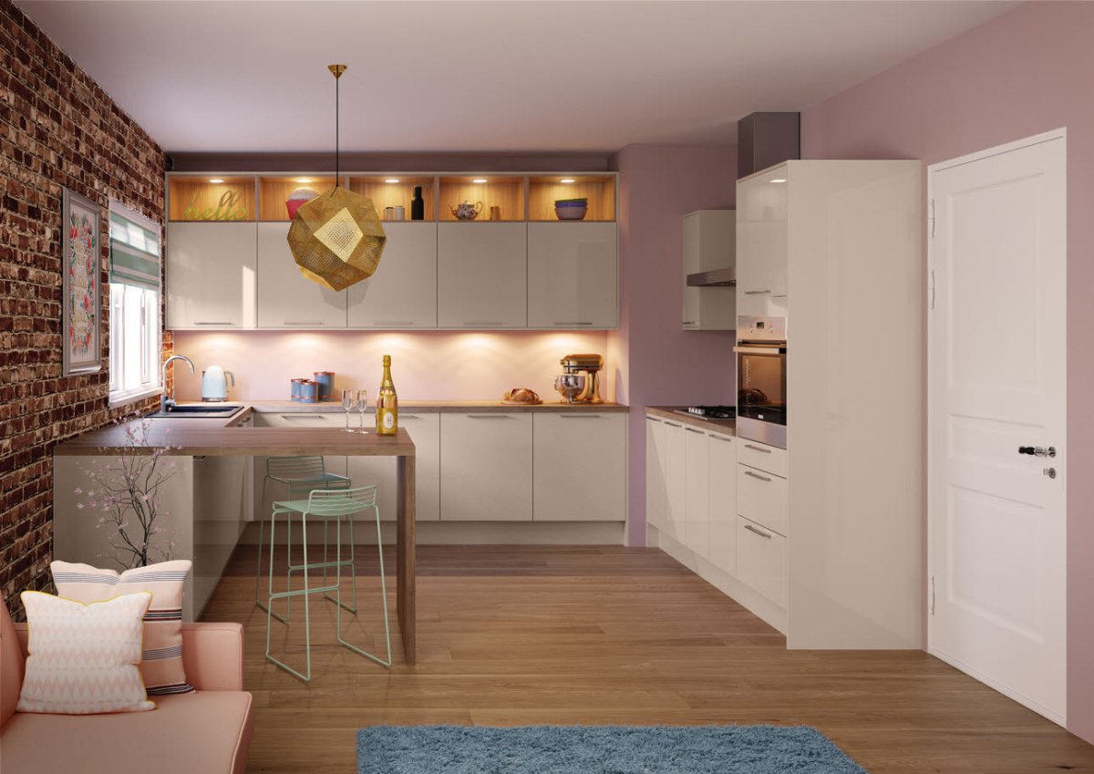 Угловая кухня с вентиляционным коробом