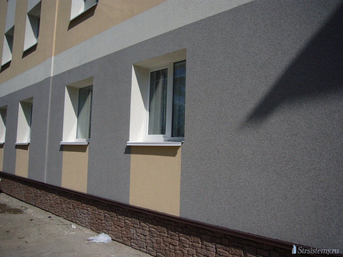 Оштукатуренный загородный дом