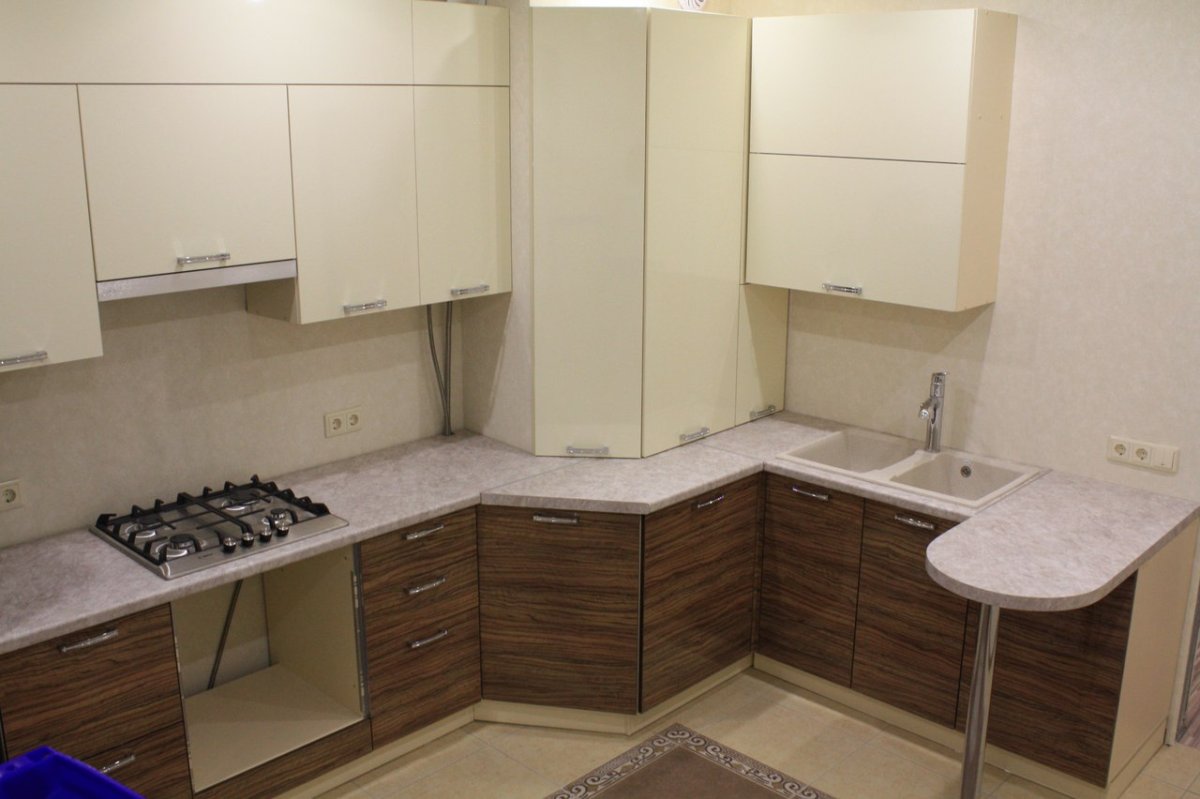 Угловая кухня с наружным углом