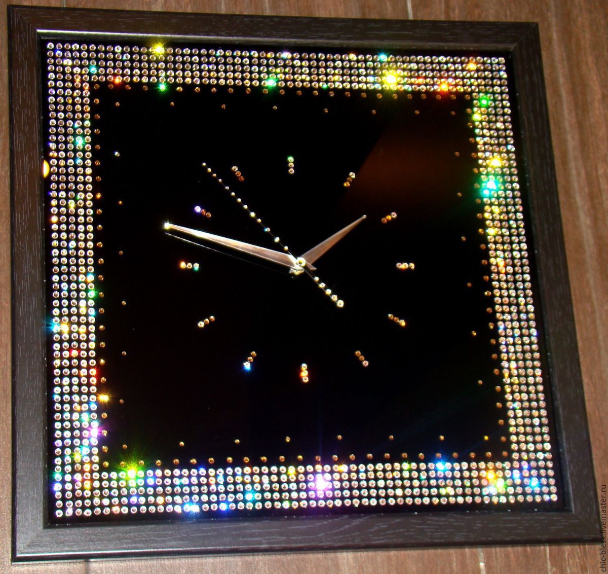 Сваровски часы настенные квадратные