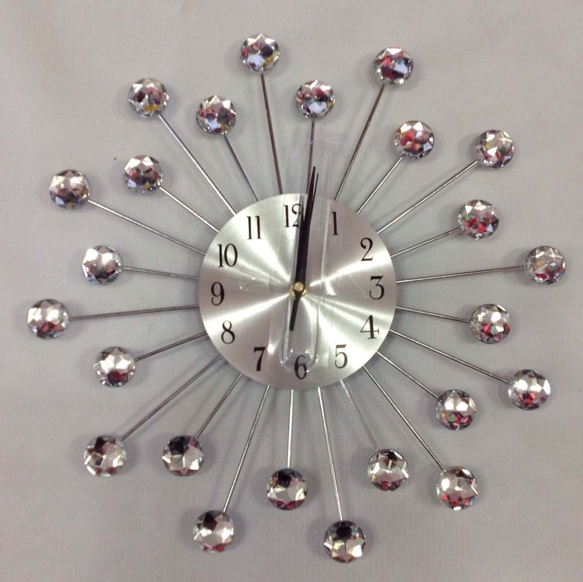 Часы настенные с камнями