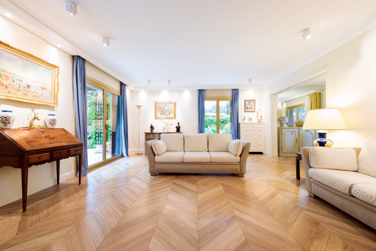 Chevron parquet Walnut Floor