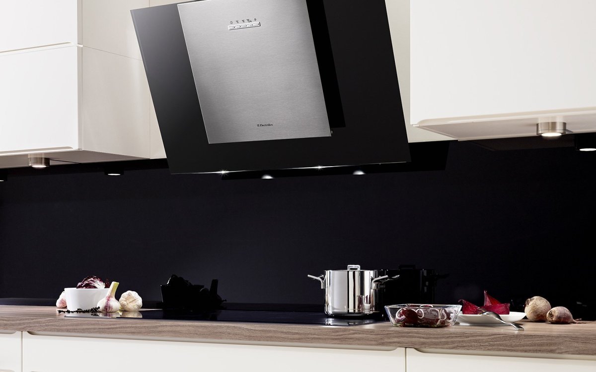 Стеклянная вытяжка для кухни в интерьере