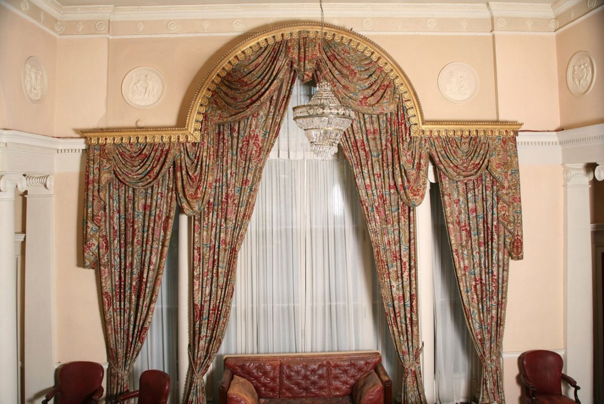 Шторы в старинном стиле