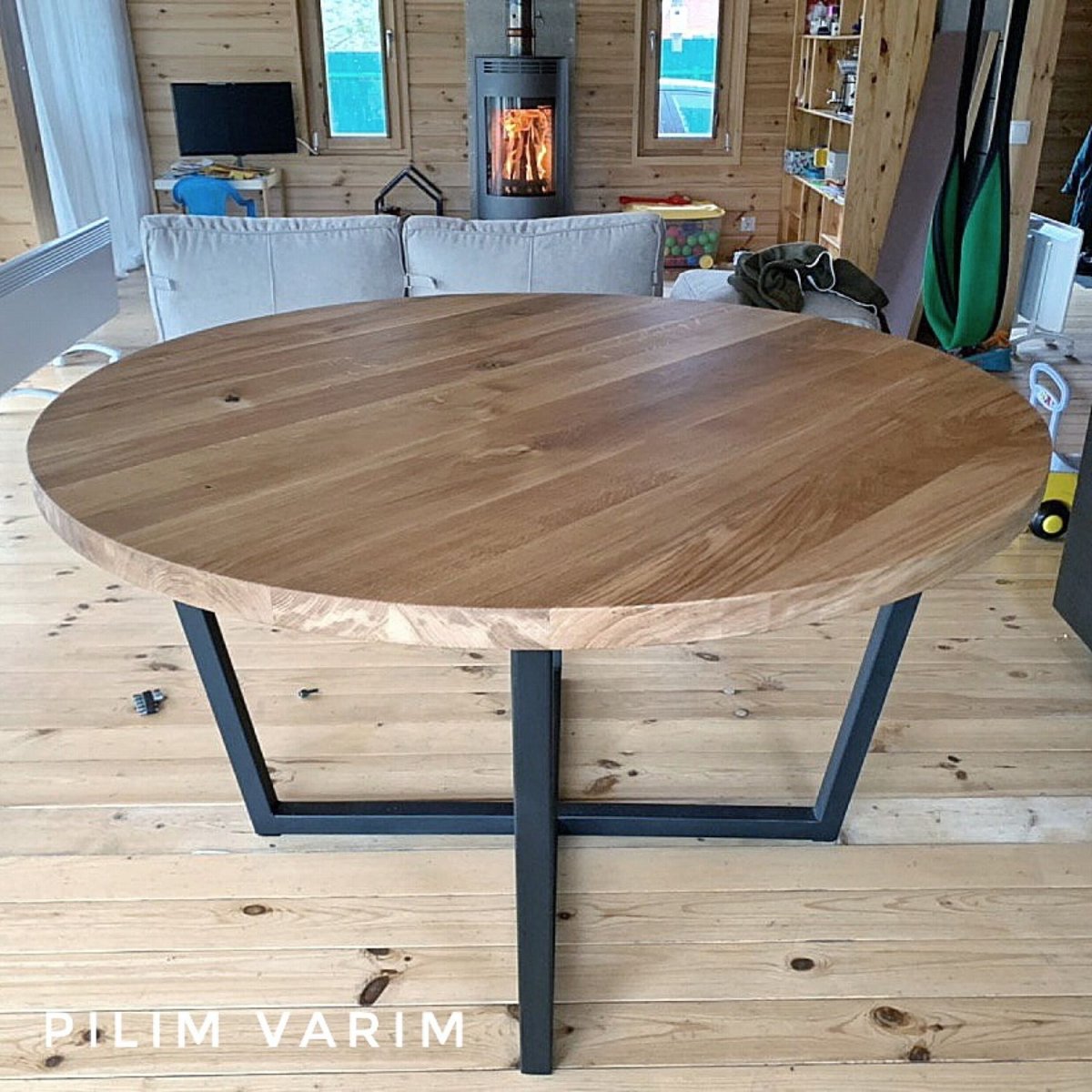 Стол из дерева длинный