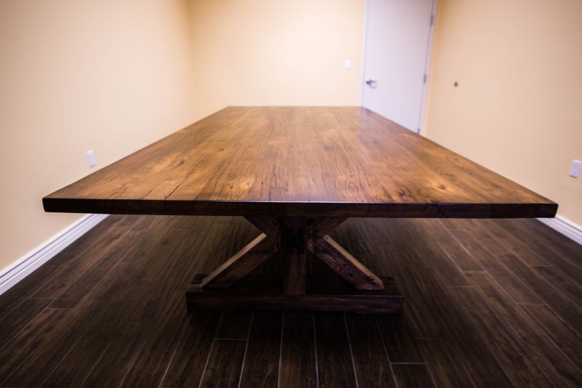 Стол в стиле фармхаус