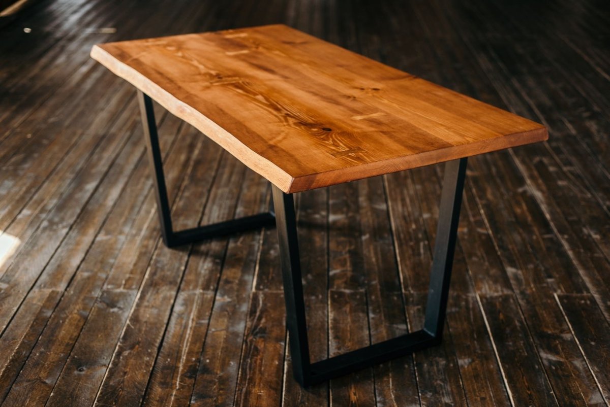 Брутальный деревянный стол